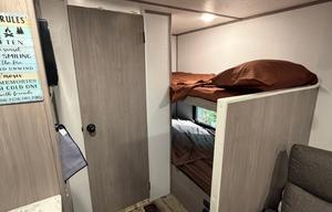 Portable Airbnb\2024 Dutchman Coleman Lantern 17B