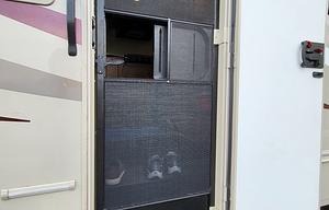 Clean & Comfy 2016 Coachmen Leprechaun 26DS