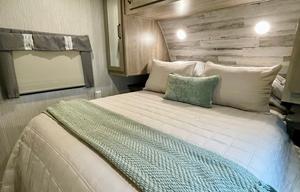 2022 Palomino Puma 32BH2B RV rental photo 13