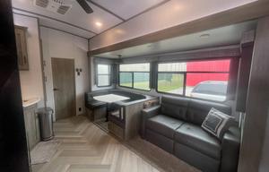 2 bedroom, 2 full baths, 43’ fifth wheel