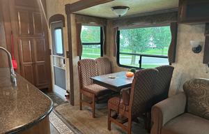 Open and Spacious 5th Wheel