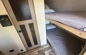 Spacious Clean 23' Outback Trailer w/slideout Bed