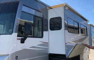 A La Vie (To Life) RV Rental