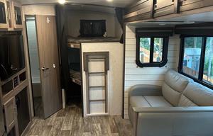 2021 Sunset Trail SS272BH RV rental photo 9