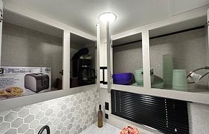 Trailside Escape JANY 2308