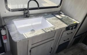 NEW Dutchman Kodiak Cub 175BH (Never rented)