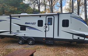 "Shelly": 28ft Bunkhouse, Pets + Film OK, Delivery