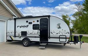 Sleeps 5, lots of upgrades! 600W solar system