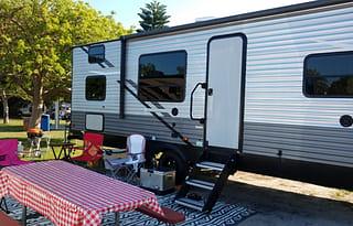 2021 East to West Silverlake King Bed & Bunks