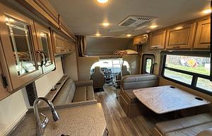 "Olive" 2018 Thor Four Winds 31Y Family fun
