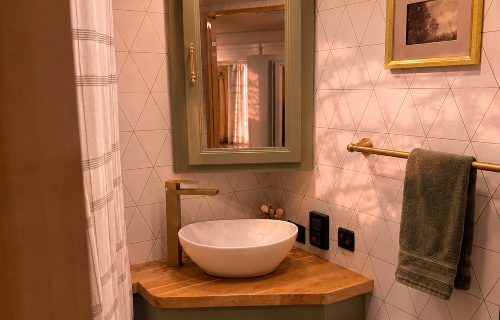 Tiffany Rose | Luxury Family Class C | Sleeps 7