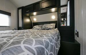 2021 Cherokee Grey Wolf (Sleeps 10)