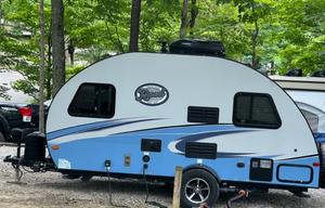 Nomadic Nature Rentals w Luxury Amenities (R-pod)