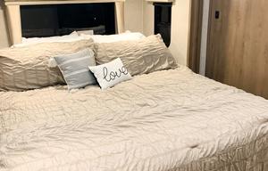 Enzo: New, Kid friendly, 2 full bath, washer/dryer