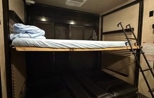 Steele’s Keystone Fuzion345 5thWheel Delivery only