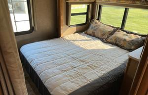2018 Thor Motor Coach Chateau Sprinter 24FS RV rental photo 8