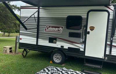 2020 Dutchmen RV Coleman Lantern LT Series 17FQ RV rental photo 2
