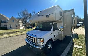 2021 Winnebago Spirit 26T couple & small family