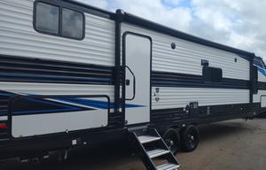 2022 Prowler 315BH RV rental photo 4