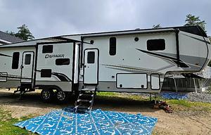 Prime Time Crusader fifth wheel 395BHL 50AMP
