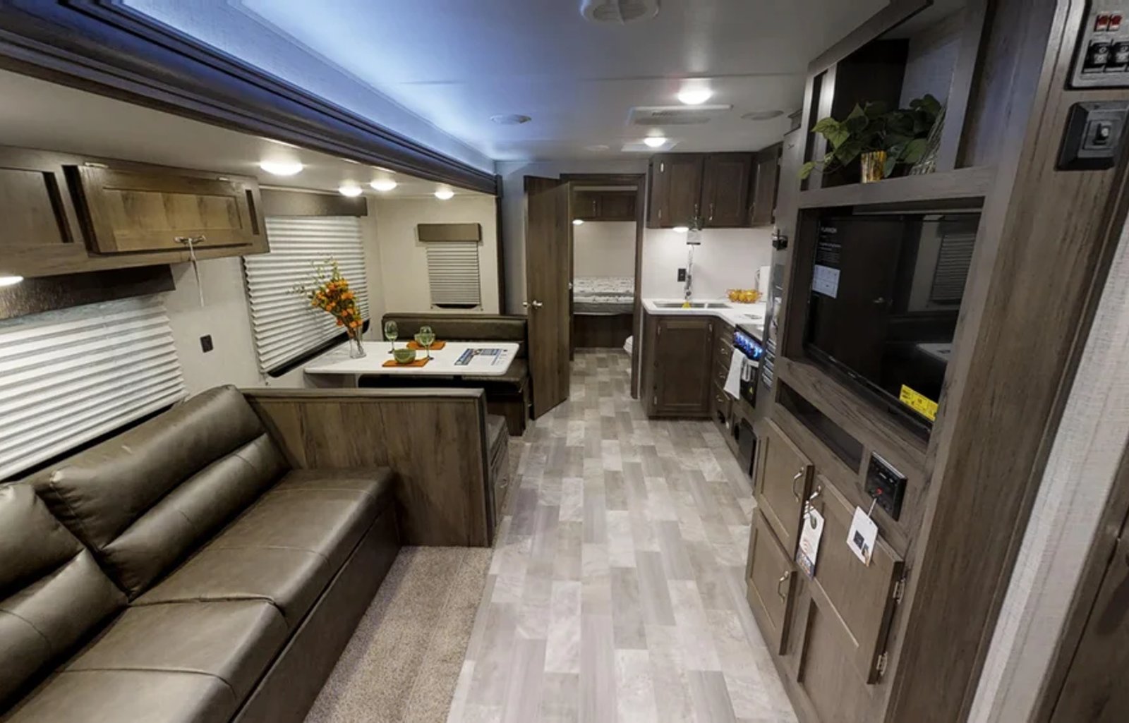 2021 EAST TO WEST Della Terra 312BH