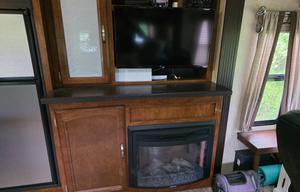 2016 Salem Hemisphere Lite 272RLIS RV rental photo 7
