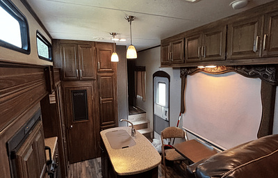 Spacious 2016 Keystone Cougar 326RDS