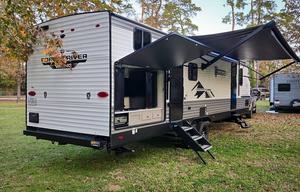 2025 VIKING. Spacious Camper!