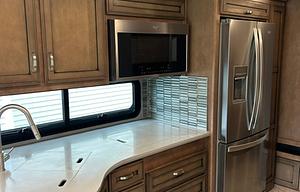 2021 Newmar Canyon Star 3719 RV rental photo 5