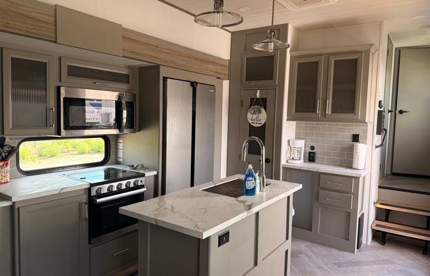 2025 Luxury Family Fifth Wheel - Arrive & Relax