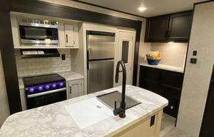 Impressive Family favorite RV! 3 slides 3 TV’s