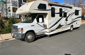 2015 Thor Freedom Elite 28’ Motorhome, Low Mileage