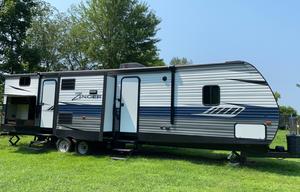 Haven on wheels! 2018 Crossroads Zinger Sleeps 10+