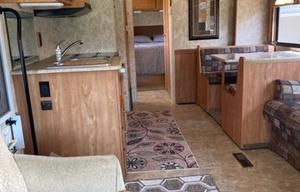 Winnebago Vista - Fully Stocked and clean!