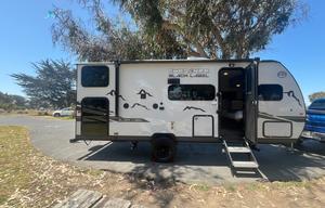 5 starts Rv trailer
