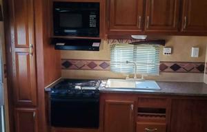 25' JAY FLIGHT SLEEPS 6 COMES FULLY STOCKED