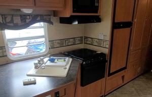 2009 R Vision Super Sport 31BH RV rental photo 4