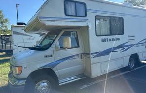 Newly Renovated RV - Minnie - Adventure Machine