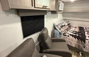 Portable Airbnb\2024 Dutchman Coleman Lantern 17B