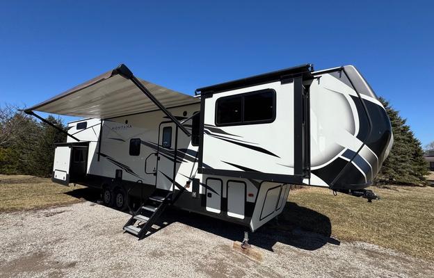 The Cabana Montana - 2021 Montana HC 377FL