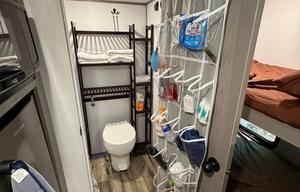 Portable Airbnb\2024 Dutchman Coleman Lantern 17B
