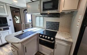 "Shelly": 28ft Bunkhouse, Pets + Film OK, Delivery