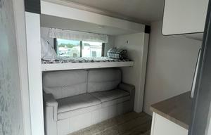 2 bedroom / loft luxury Camper (Generator add-on!)