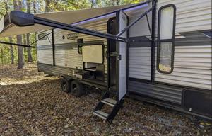 2022 - Sleeps 10! Delivery Available!!