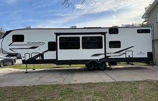 Luxury & Comfort 5th Wheel– Perfect for Adventures