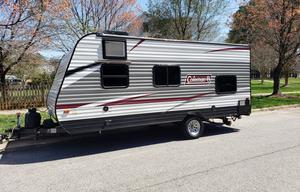 NO LIMITS! Easy tow! Sleeps 5! BUNKS!