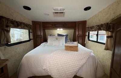 Campers 4 Glampers Coachmen 5th wheel