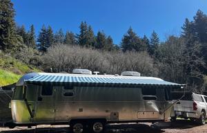 27 foot international - Power awning, Rear Hatch!