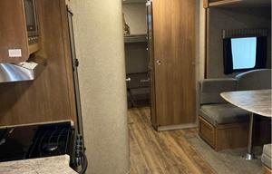 ALL SEASON-2019 Coachmen Legacy Edition Sleeps 10!