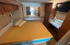 2002 Coachmen RV Georgie Boy Landau 3402ds RV rental photo 11